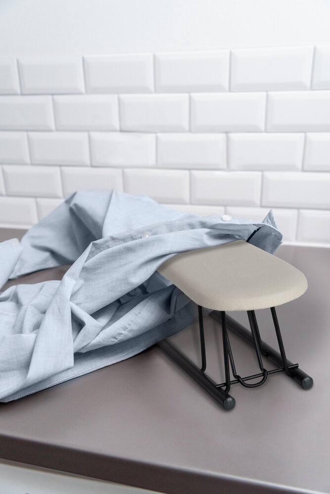 Ärmelbügelbrett Mod. Leona  platzsparend zusammenklappbar