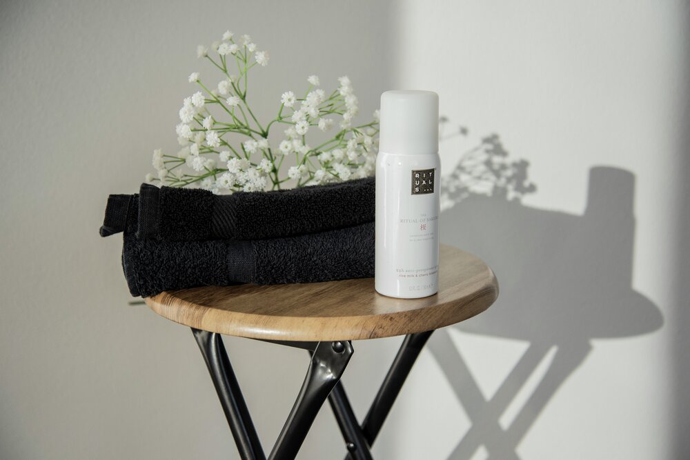 Tabouret d'appoint, tabouret pliablen acier noir et assise en bois, Forio ø30x46 cm  Taboutet d'appoint, bout de canapé