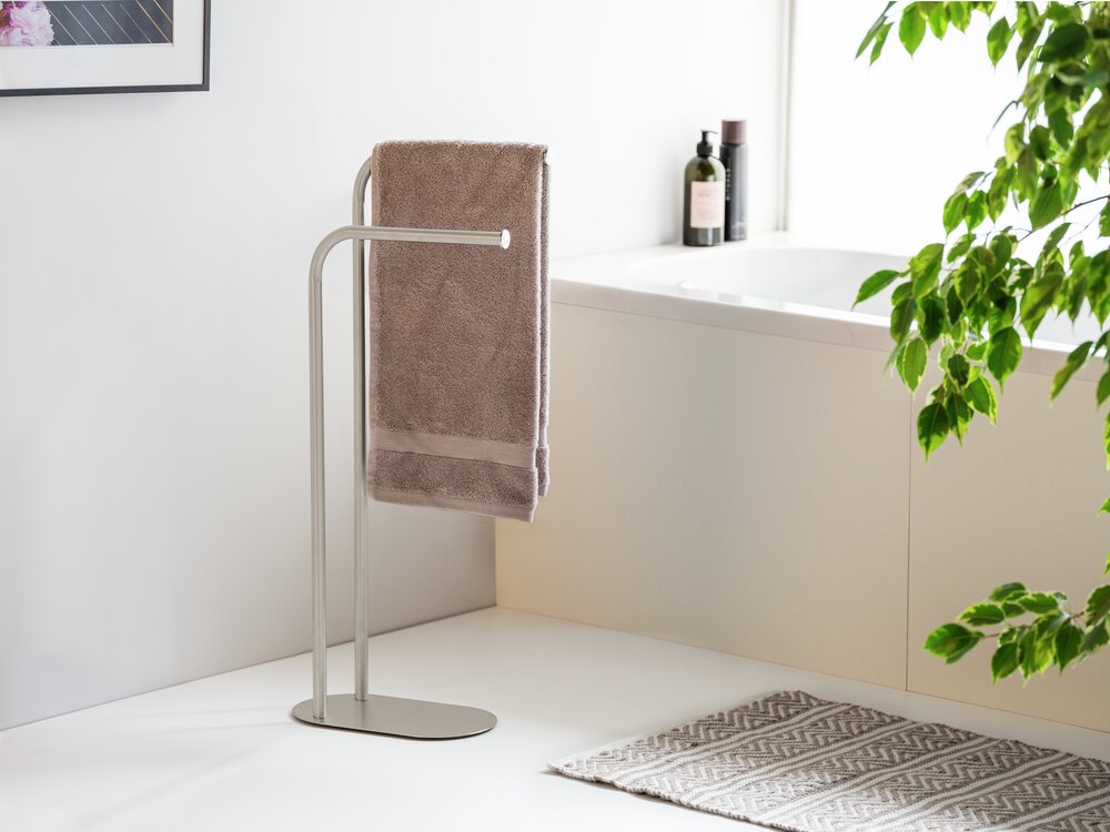 Handtuchständer Mod. Levante, satiniert, Edelstahl, 30x79x17 cm  freistehend, platzsparend, modernes Design