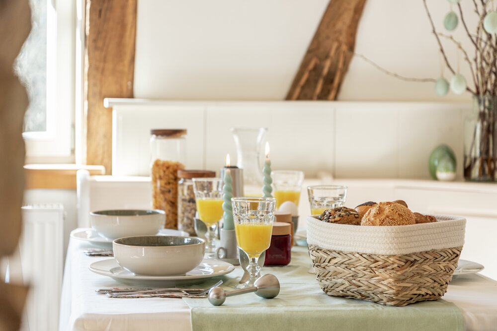 Aufbewahrungskorb Mod. Rika S, Weiß  Badkorb aus geflochtenem Borstgras und Baumwolle