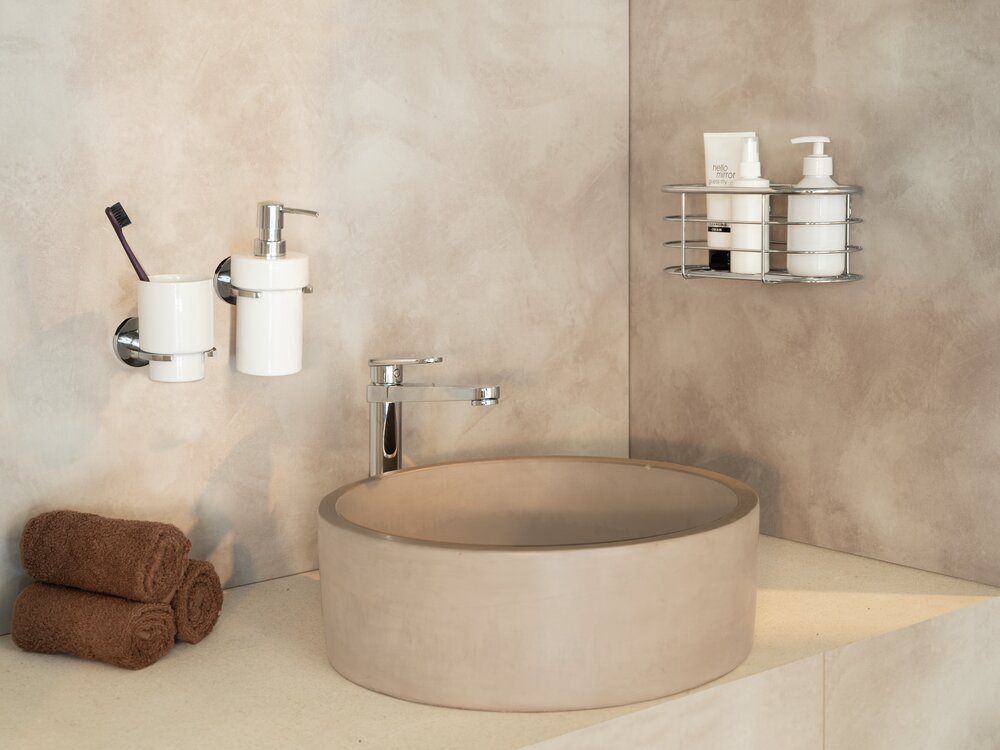 Distributeur de savon UV-Loc® Isera  Fixation sans percer grâce à un système adhésif innovant