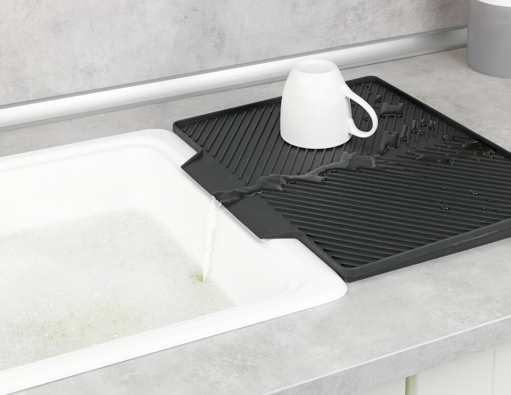 Abtropfmatte Mod. Nelia mit Abtropfgestell, Schwarz  mit geneigter Fläche für optimalen Wasserablauf