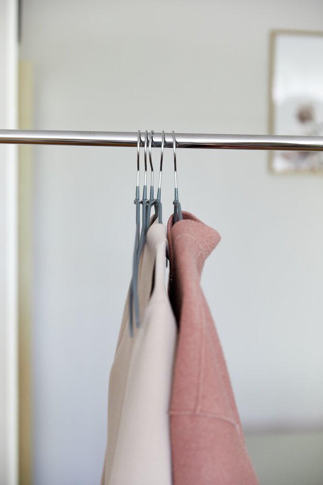 Kleiderbügel Mod. Alessia Grau, 20er Set  extra dünn, platzsparend