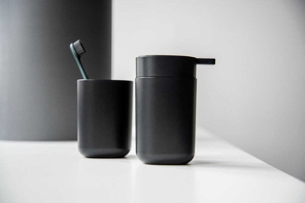 Waschtisch-Set Mod. Davos Schwarz  2 Zahnputzbecher, 1 Seifenspender