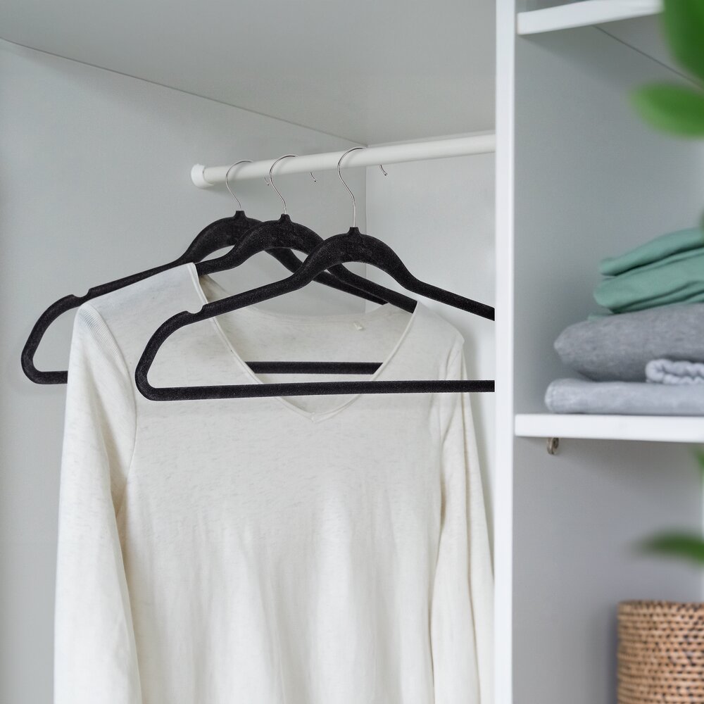 Beflockte Kleiderbügel, Schwarz, 15er Set  extra dünn, platzsparend