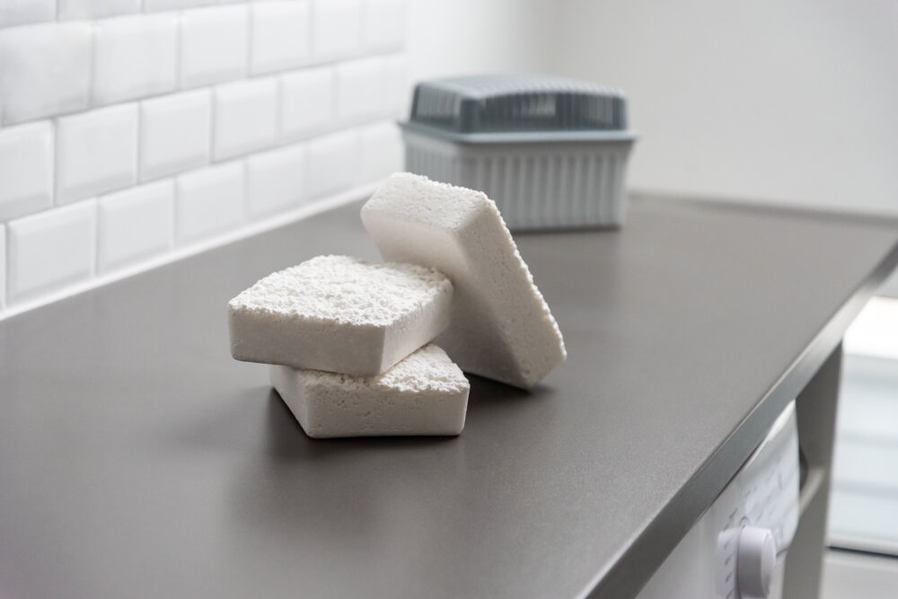Grauer Luftentfeuchter 1kg mit 3er Set Nachfüllpack  für Räume bis 80m³