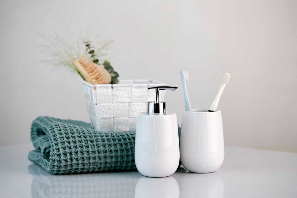 Baroni home badezimmer aus keramik, enthält seifenspende, zahnputzbecher,  seifenschale und becher - weiß, blattmuster, 4 stüc Angebot bei ManoMano